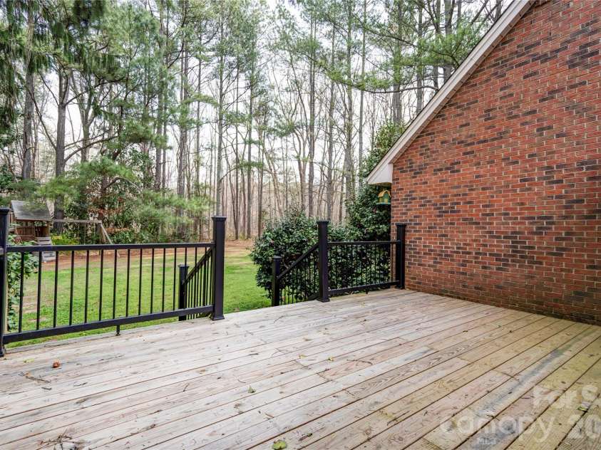 124 Gold Run Court, Kings Mountain, NC 28086.  MLS# CAR4355578, YatesRealty ID 18567. 