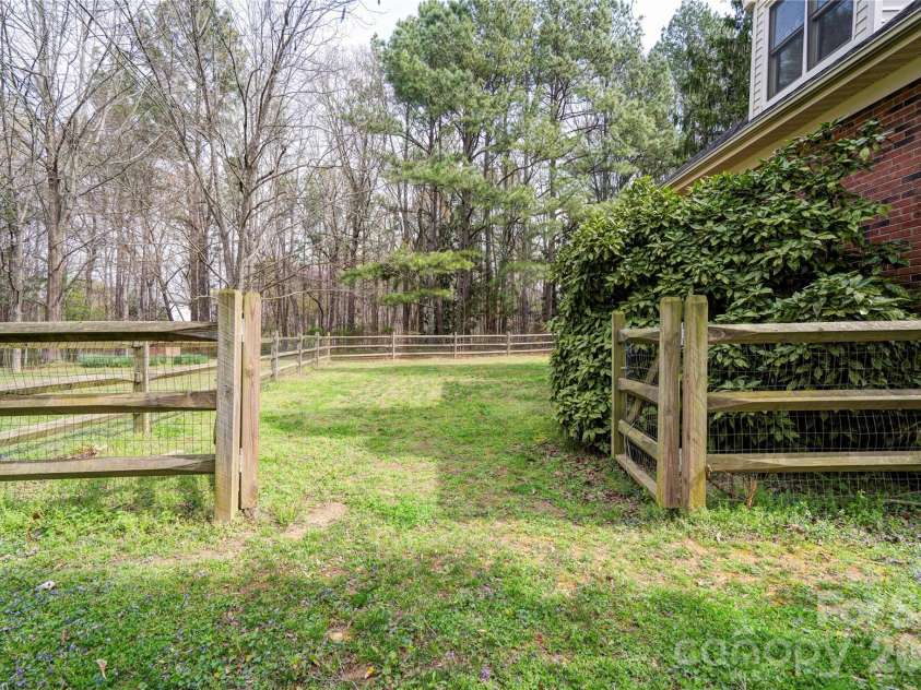 124 Gold Run Court, Kings Mountain, NC 28086.  MLS# CAR4355578, YatesRealty ID 18567. 