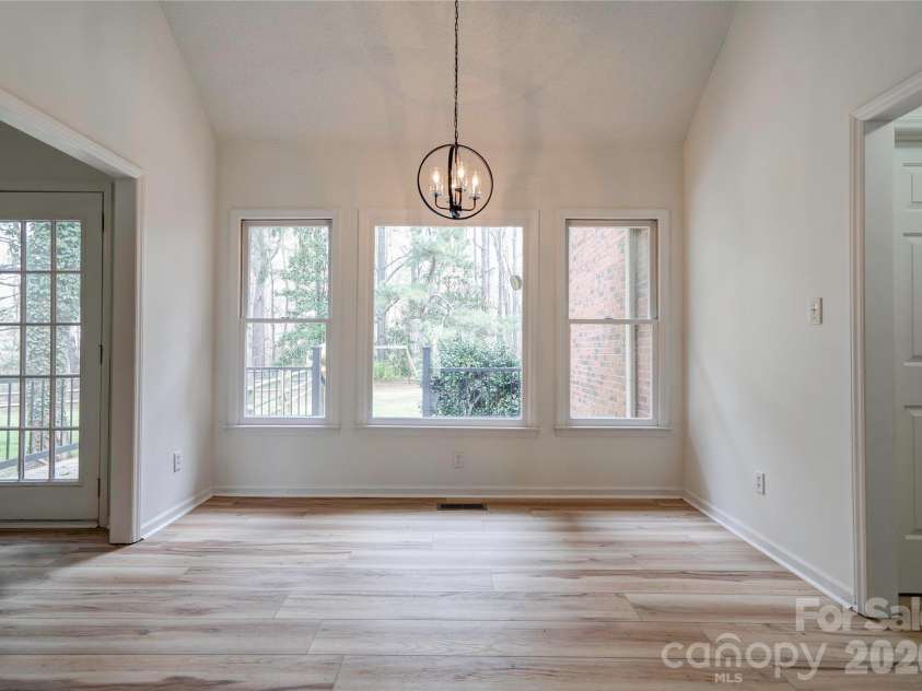124 Gold Run Court, Kings Mountain, NC 28086.  MLS# CAR4355578, YatesRealty ID 18567. Breakfast