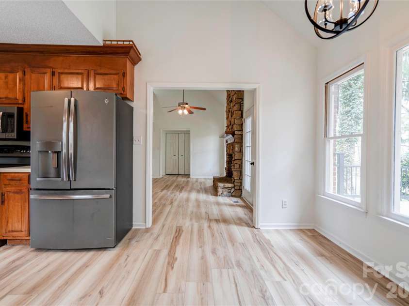 124 Gold Run Court, Kings Mountain, NC 28086.  MLS# CAR4355578, YatesRealty ID 18567. Breakfast
