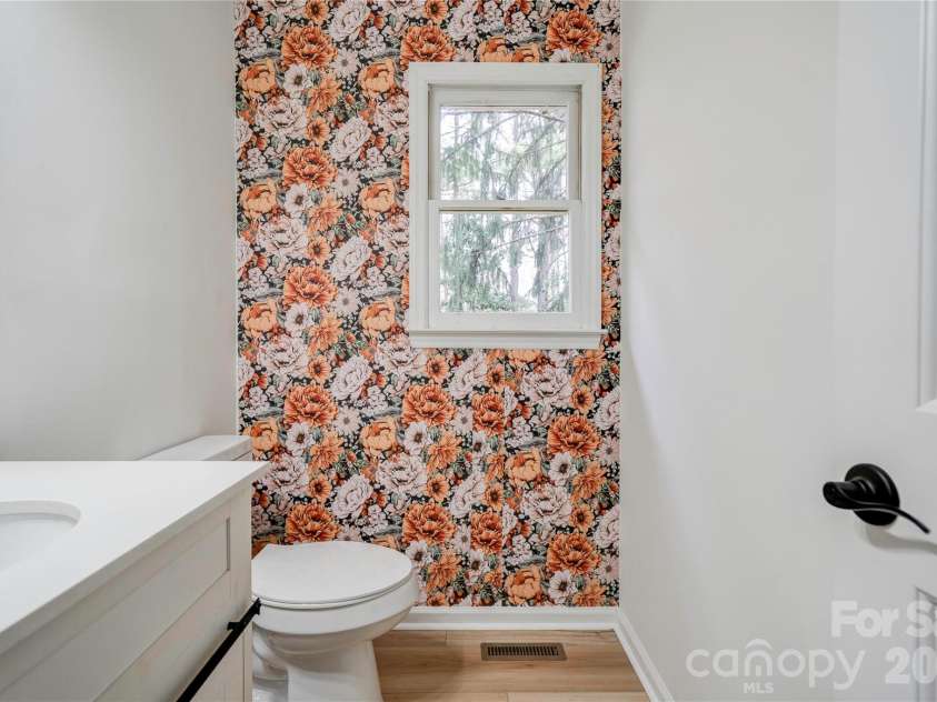 124 Gold Run Court, Kings Mountain, NC 28086.  MLS# CAR4355578, YatesRealty ID 18567. Powder Room