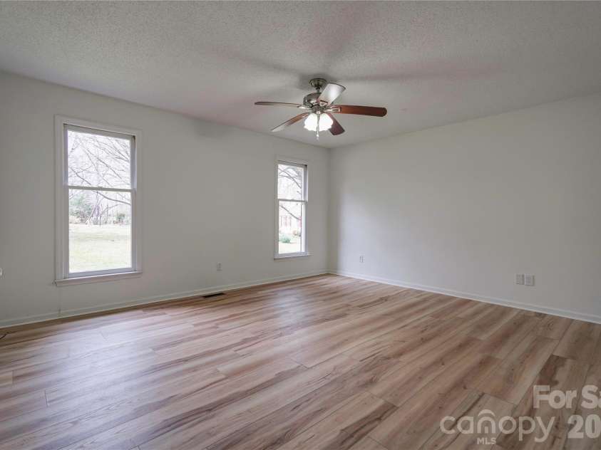 124 Gold Run Court, Kings Mountain, NC 28086.  MLS# CAR4355578, YatesRealty ID 18567. Primary Bedroom