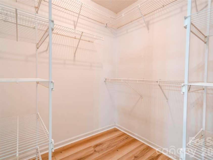 124 Gold Run Court, Kings Mountain, NC 28086.  MLS# CAR4355578, YatesRealty ID 18567. Primary Closet