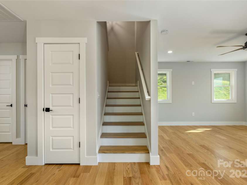 60 Lennon Leigh Lane, Waynesville, NC 28786.  MLS# CAR4254616, YatesRealty ID 18567. 