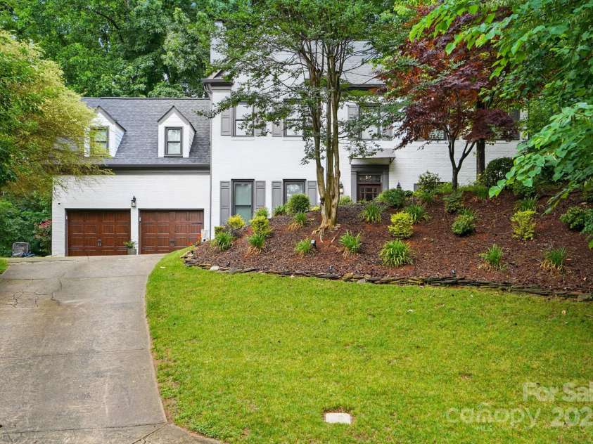 8708 Piccone Brook Lane, Charlotte, NC 28216.  MLS# CAR4267113, YatesRealty ID 18568. Entry to private yard