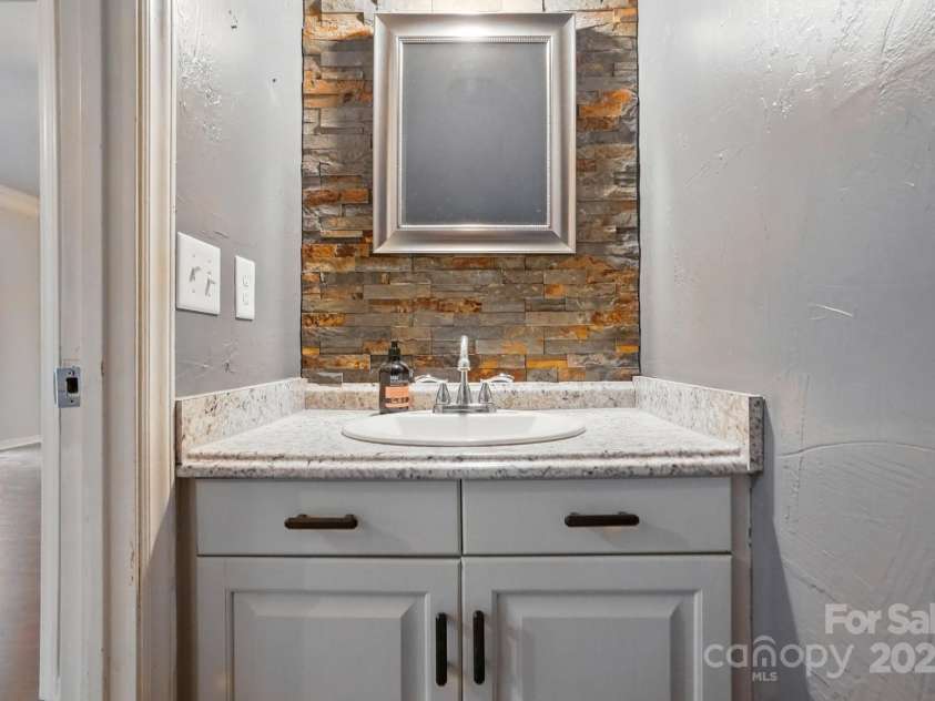 8708 Piccone Brook Lane, Charlotte, NC 28216.  MLS# CAR4267113, YatesRealty ID 18568. Guest half bathroom