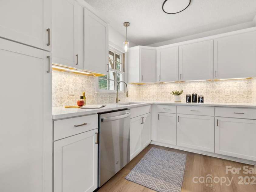 317 Benbow Drive, East Bend, NC 27018.  MLS# CAR4263565, YatesRealty ID 18569. 