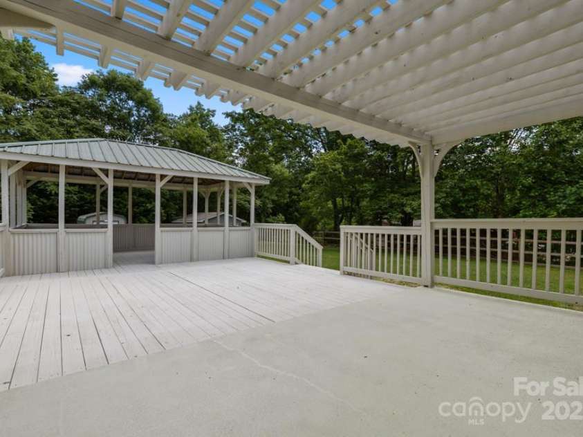 317 Benbow Drive, East Bend, NC 27018.  MLS# CAR4263565, YatesRealty ID 18569. 