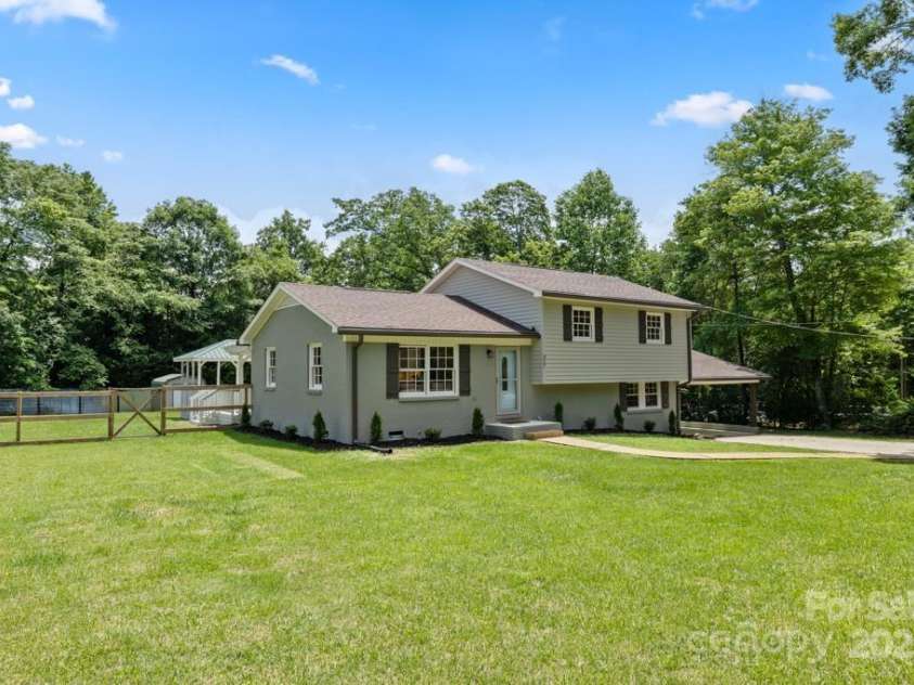 317 Benbow Drive, East Bend, NC 27018.  MLS# CAR4263565, YatesRealty ID 18569. 
