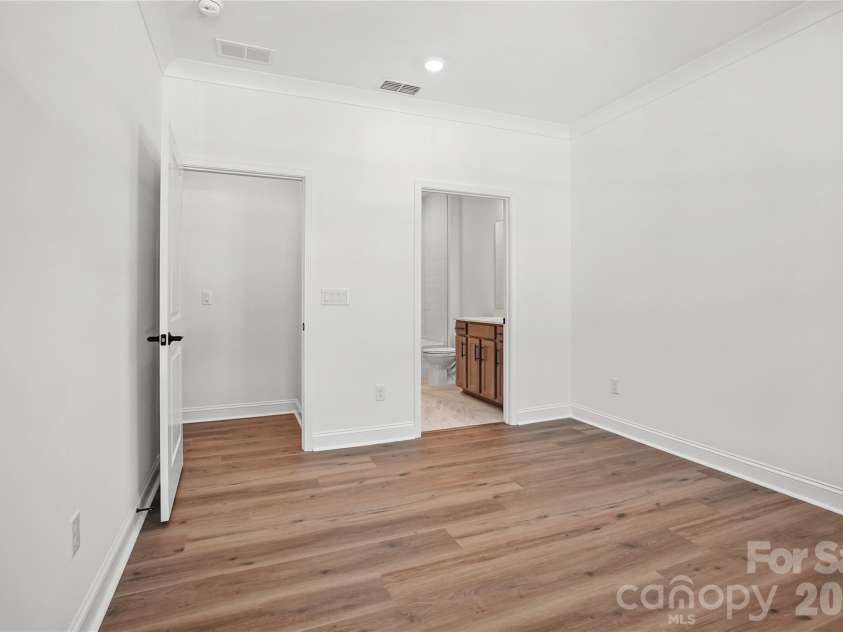2736 Peak Court, Belmont, NC 28012.  MLS# CAR4328408, YatesRealty ID 1857. Guest bedroom with en-suite!
