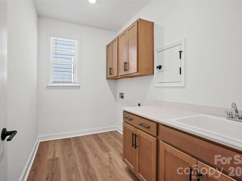 2736 Peak Court, Belmont, NC 28012.  MLS# CAR4328408, YatesRealty ID 1857. Laundry with sink and cabinets