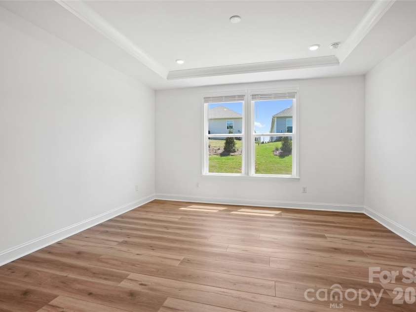 2736 Peak Court, Belmont, NC 28012.  MLS# CAR4328408, YatesRealty ID 1857. Primary bedroom with tray ceiling detail