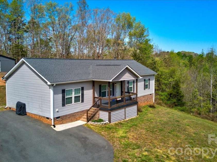 192 Apple Valley Lane, Statesville, NC 28677.  MLS# CAR4367094, YatesRealty ID 18570. 