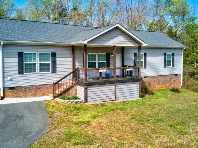 192 Apple Valley Lane, Statesville, NC 28677.  MLS# CAR4367094, YatesRealty ID 18570. 