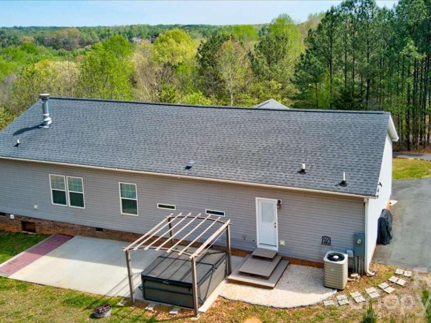 192 Apple Valley Lane, Statesville, NC 28677.  MLS# CAR4367094, YatesRealty ID 18570. 