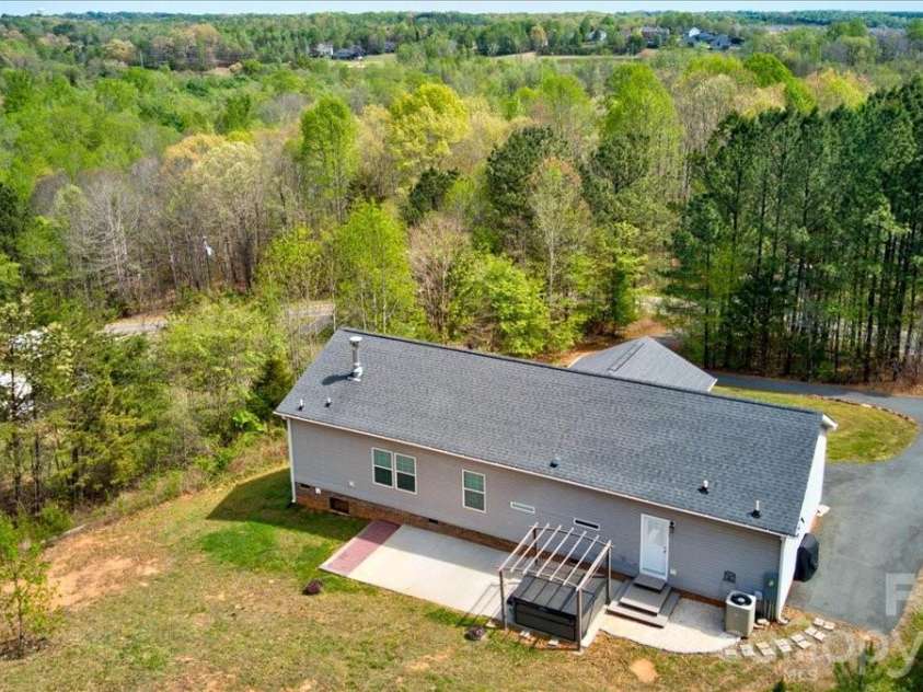 192 Apple Valley Lane, Statesville, NC 28677.  MLS# CAR4367094, YatesRealty ID 18570. 
