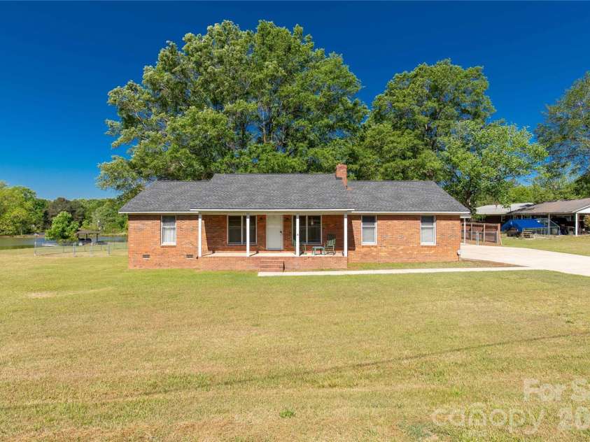 1718 Gene Hudson Drive, Lancaster, SC 29720.  MLS# CAR4370431, YatesRealty ID 18571. 