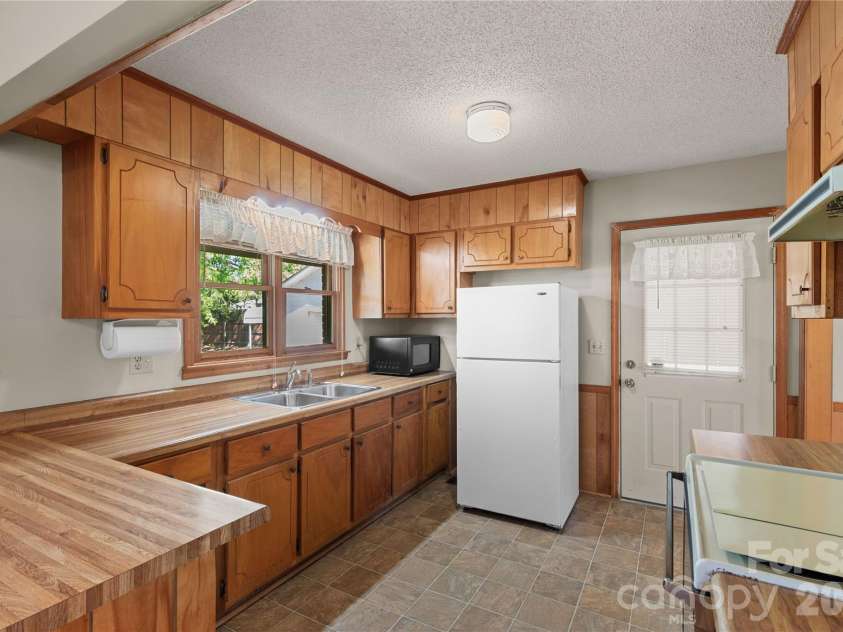 1718 Gene Hudson Drive, Lancaster, SC 29720.  MLS# CAR4370431, YatesRealty ID 18571. 