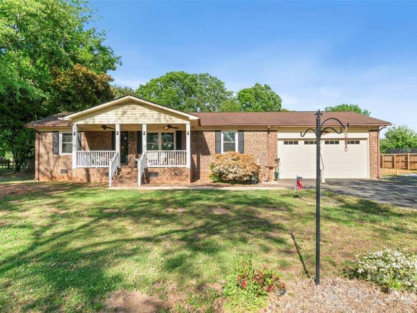 552 Odell School Road, Concord, NC 28027.  MLS# CAR4240016, YatesRealty ID 18571. 