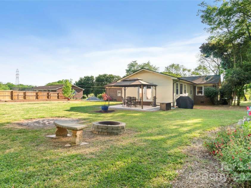 552 Odell School Road, Concord, NC 28027.  MLS# CAR4240016, YatesRealty ID 18571. 