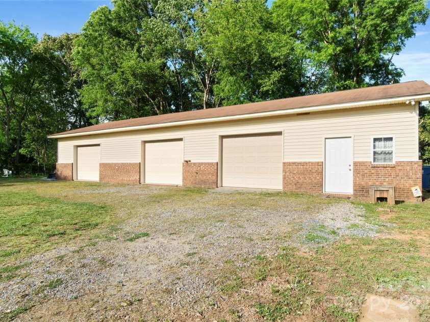 552 Odell School Road, Concord, NC 28027.  MLS# CAR4240016, YatesRealty ID 18571. 