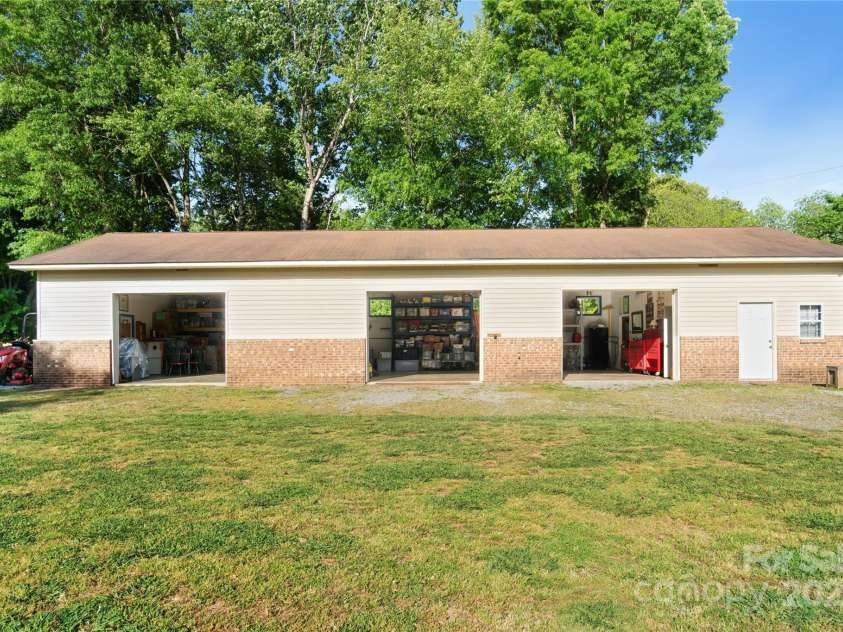 552 Odell School Road, Concord, NC 28027.  MLS# CAR4240016, YatesRealty ID 18571. 