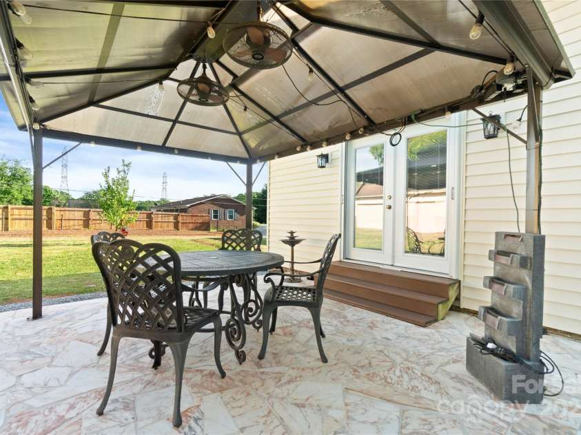 552 Odell School Road, Concord, NC 28027.  MLS# CAR4240016, YatesRealty ID 18571. 