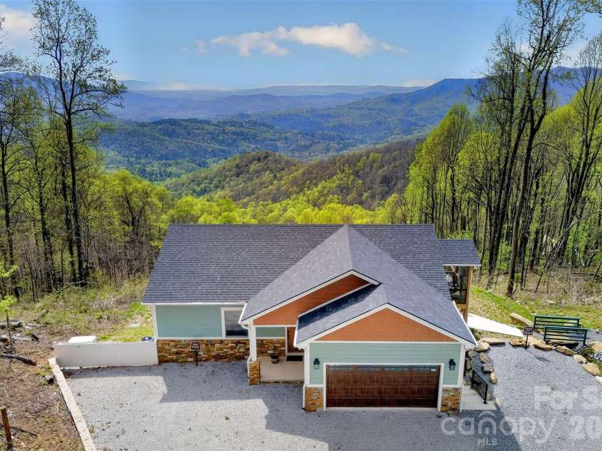 155 Wrenlock Drive, Little Switzerland, NC 28749.  MLS# CAR4368647, YatesRealty ID 18572. 