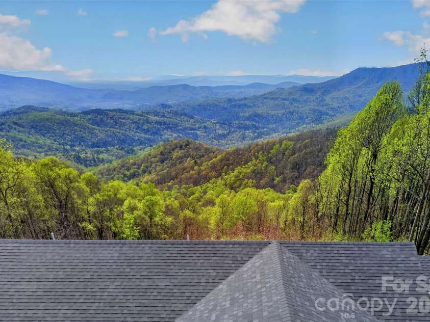 155 Wrenlock Drive, Little Switzerland, NC 28749.  MLS# CAR4368647, YatesRealty ID 18572. 