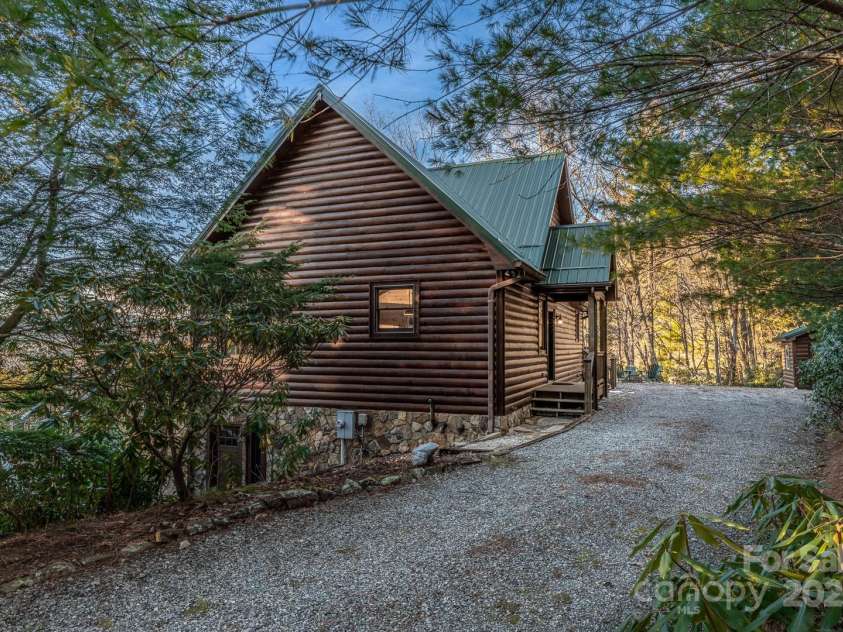 4880 Nightingale Way, Lenoir, NC 28645.  MLS# CAR4223039, YatesRealty ID 18572. 