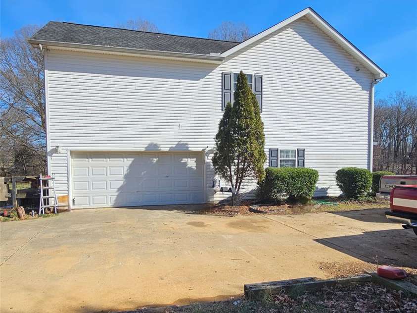 2907 New Salem Road, Monroe, NC 28110.  MLS# CAR4342010, YatesRealty ID 18573. 
