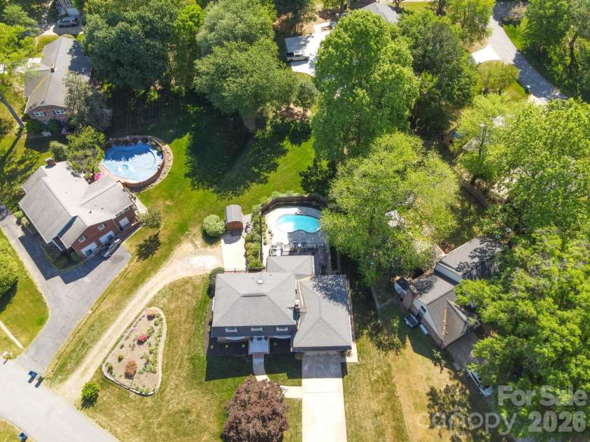 3740 6th Street, Hickory, NC 28601.  MLS# CAR4370130, YatesRealty ID 18574. 
