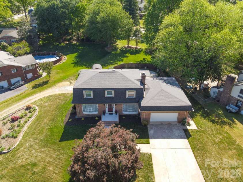 3740 6th Street, Hickory, NC 28601.  MLS# CAR4370130, YatesRealty ID 18574. 