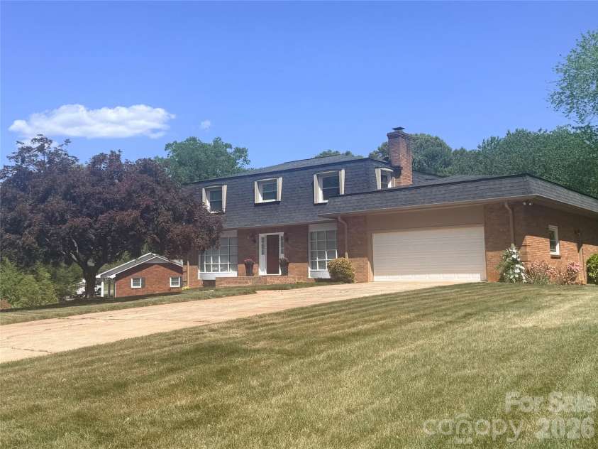 3740 6th Street, Hickory, NC 28601.  MLS# CAR4370130, YatesRealty ID 18574. 