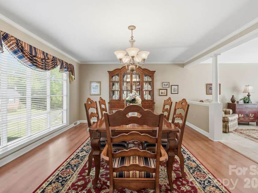 3740 6th Street, Hickory, NC 28601.  MLS# CAR4370130, YatesRealty ID 18574. 