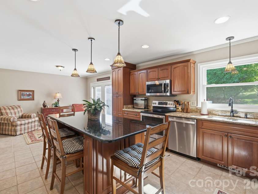 3740 6th Street, Hickory, NC 28601.  MLS# CAR4370130, YatesRealty ID 18574. 