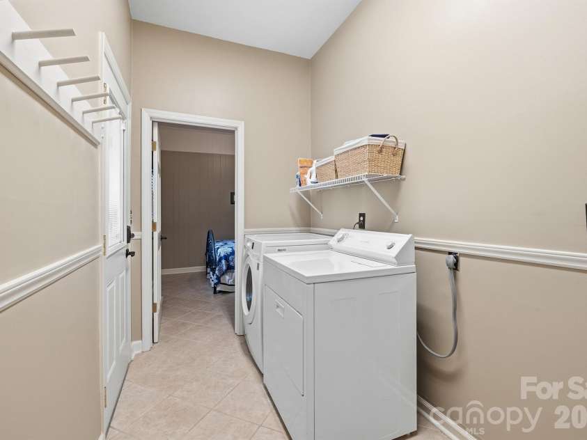 3740 6th Street, Hickory, NC 28601.  MLS# CAR4370130, YatesRealty ID 18574. 