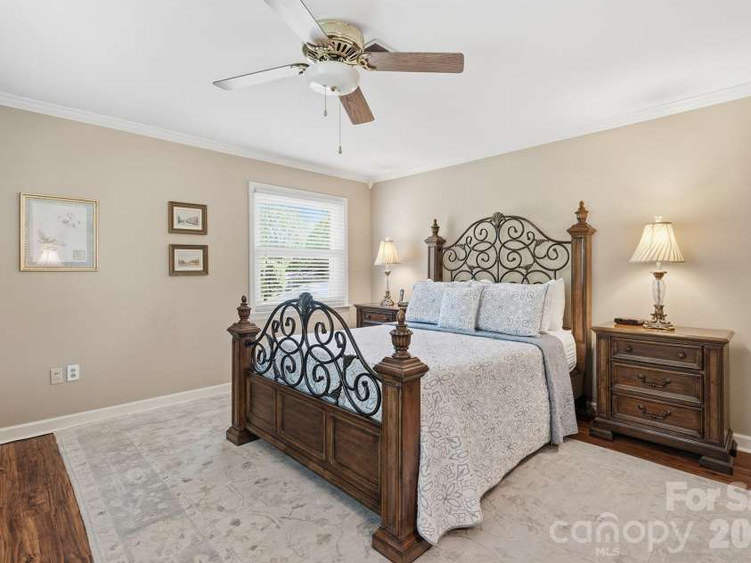 3740 6th Street, Hickory, NC 28601.  MLS# CAR4370130, YatesRealty ID 18574. 