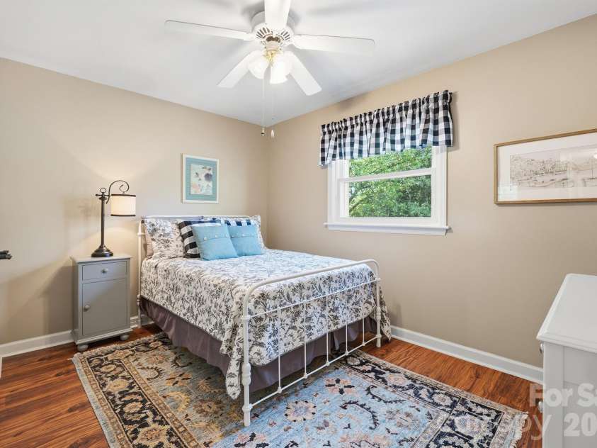 3740 6th Street, Hickory, NC 28601.  MLS# CAR4370130, YatesRealty ID 18574. 