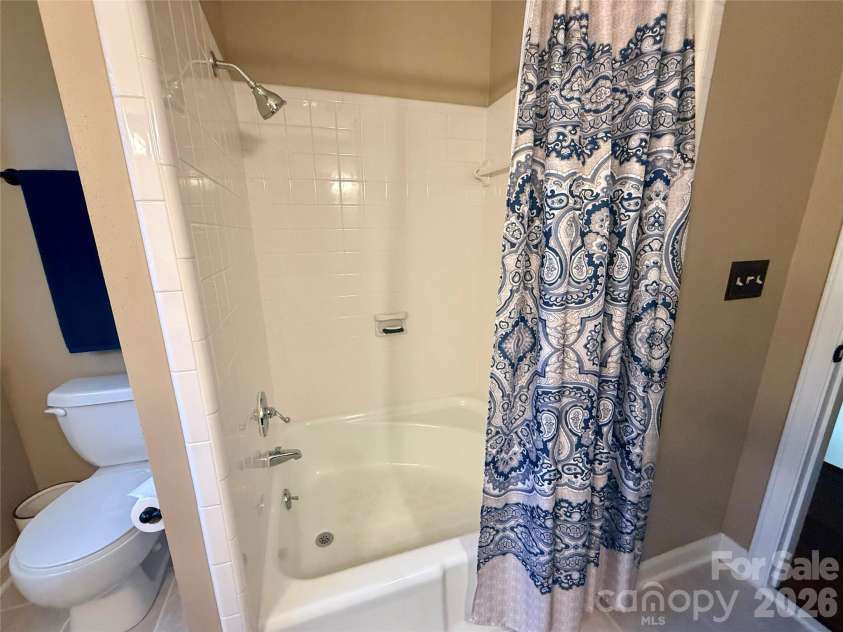 3740 6th Street, Hickory, NC 28601.  MLS# CAR4370130, YatesRealty ID 18574. 