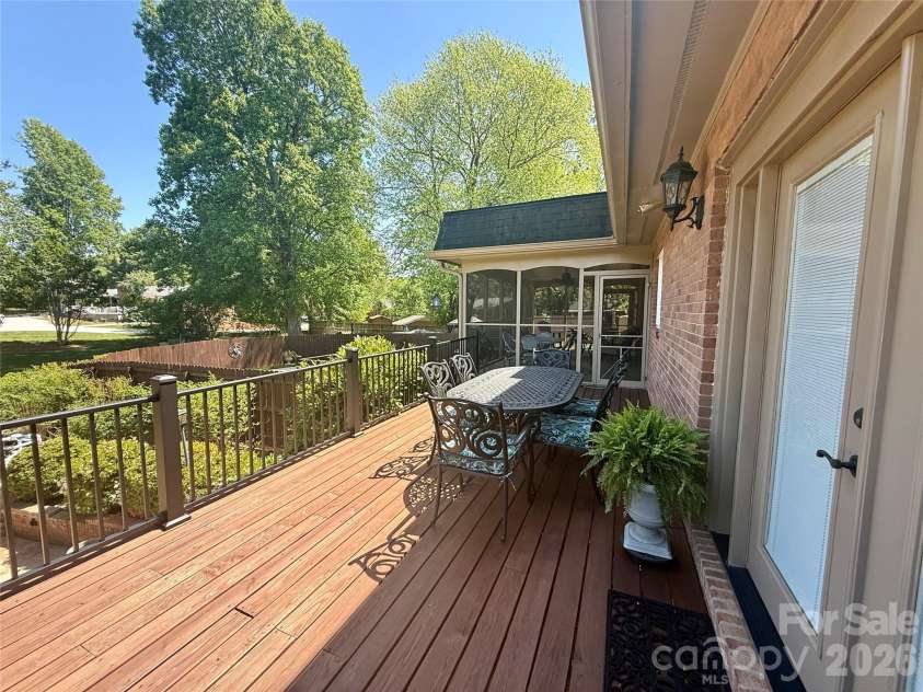 3740 6th Street, Hickory, NC 28601.  MLS# CAR4370130, YatesRealty ID 18574. 