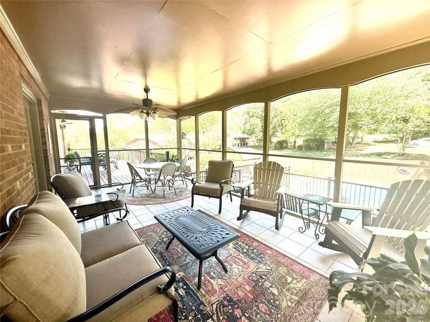3740 6th Street, Hickory, NC 28601.  MLS# CAR4370130, YatesRealty ID 18574. 