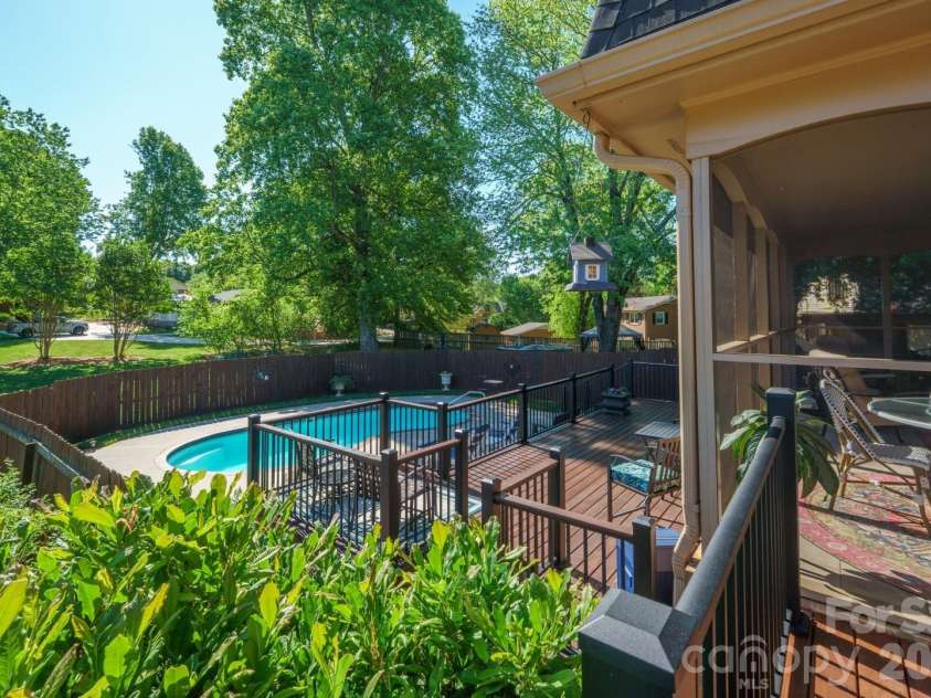 3740 6th Street, Hickory, NC 28601.  MLS# CAR4370130, YatesRealty ID 18574. 