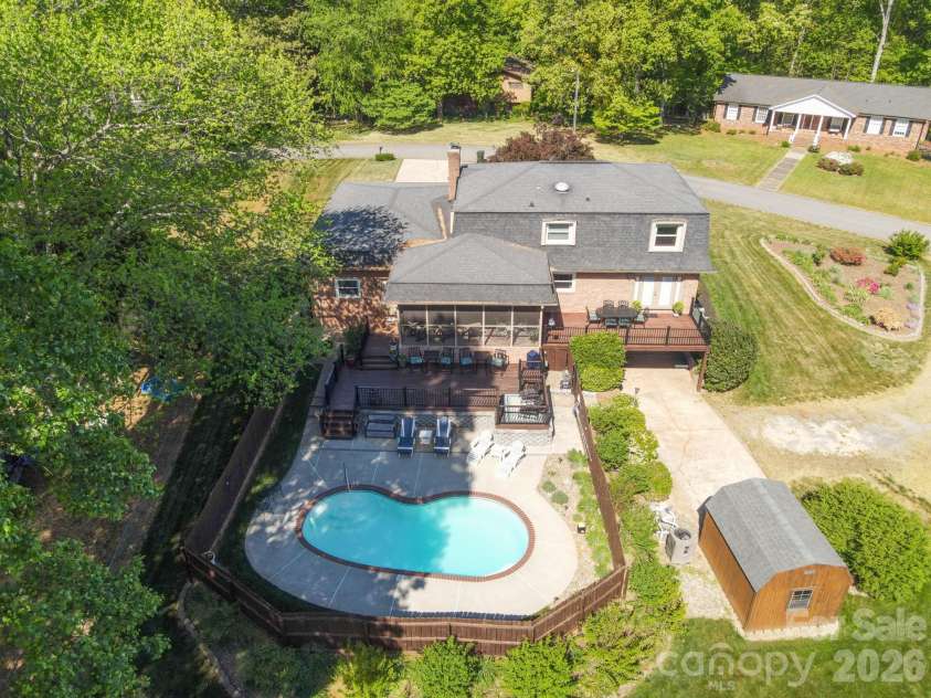 3740 6th Street, Hickory, NC 28601.  MLS# CAR4370130, YatesRealty ID 18574. 