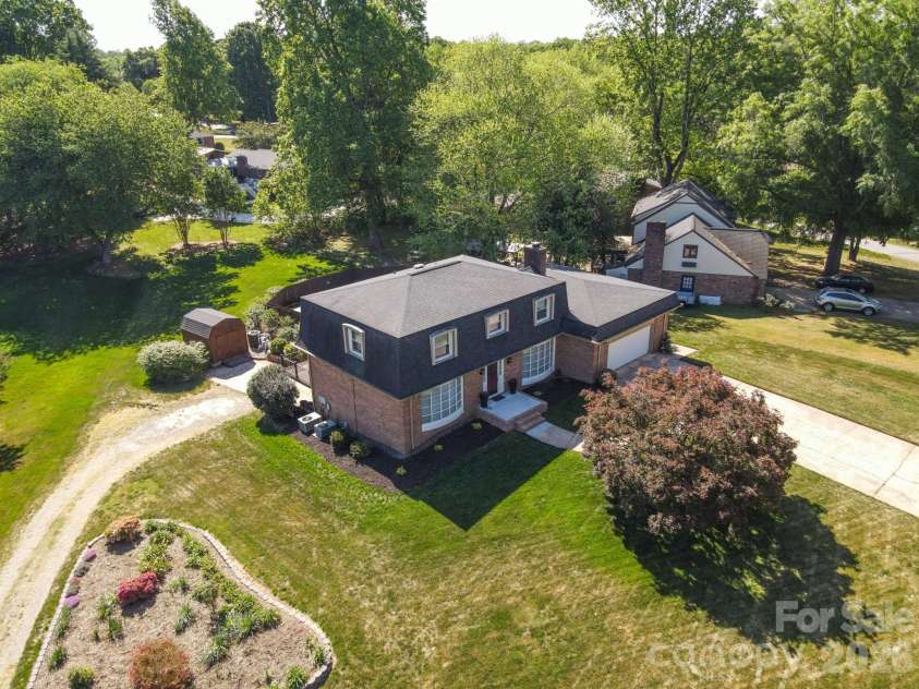 3740 6th Street, Hickory, NC 28601.  MLS# CAR4370130, YatesRealty ID 18574. 