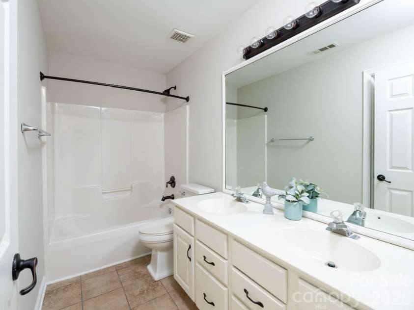 268 Glencoe Lane, Mooresville, NC 28117.  MLS# CAR4362193, YatesRealty ID 18576. 