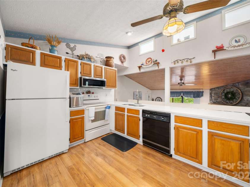 131 Apple Blossom Lane, Maggie Valley, NC 28751.  MLS# CAR4265861, YatesRealty ID 18577. 