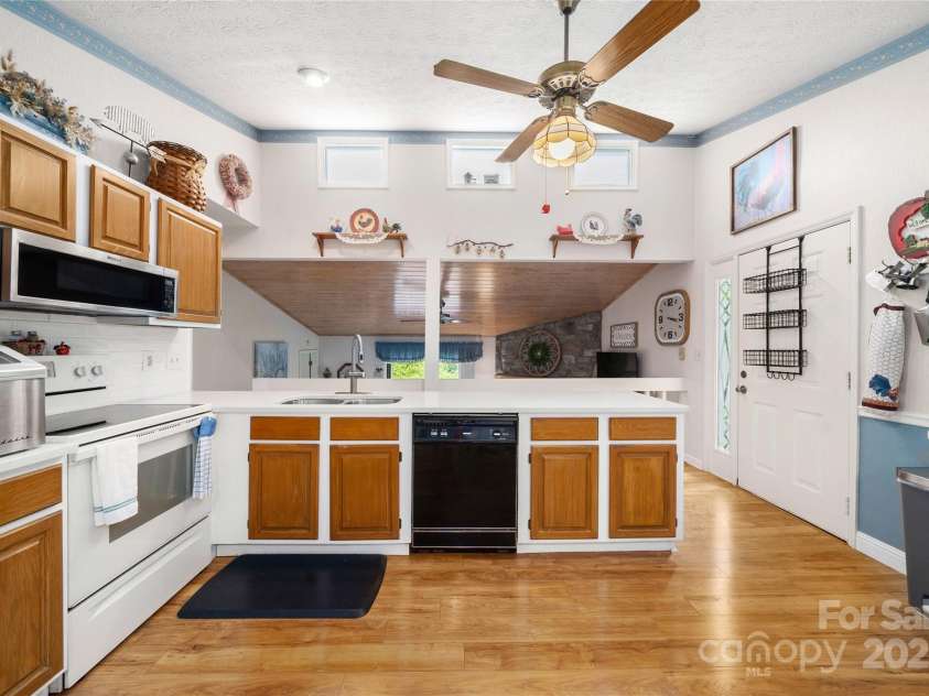 131 Apple Blossom Lane, Maggie Valley, NC 28751.  MLS# CAR4265861, YatesRealty ID 18577. 