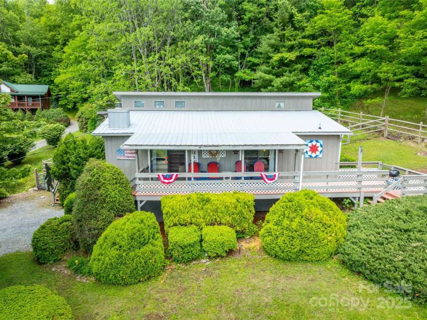 131 Apple Blossom Lane, Maggie Valley, NC 28751.  MLS# CAR4265861, YatesRealty ID 18577. 