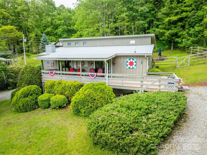131 Apple Blossom Lane, Maggie Valley, NC 28751.  MLS# CAR4265861, YatesRealty ID 18577. 